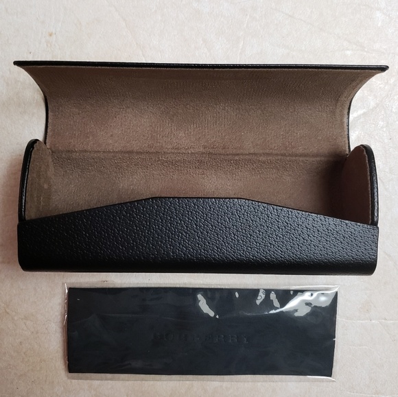 Burberry glasses case - Picture 3 of 3